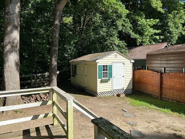 Building Photo - Charming 3BR Cape Cod w/ Loft, Skylights & Fenced Yard – Prime Midlothian Location - Buckingham V...