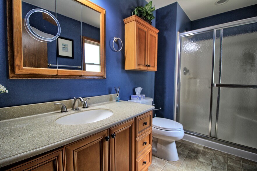 Building Photo - 12049 W Grange Ave