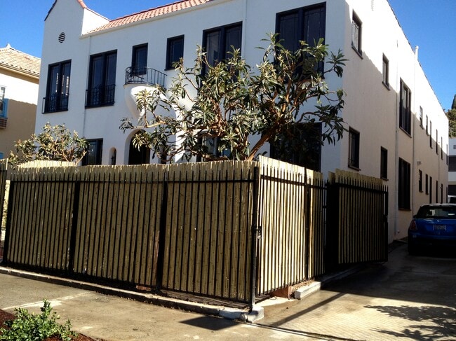 Building Photo - 122 S Westmoreland Ave