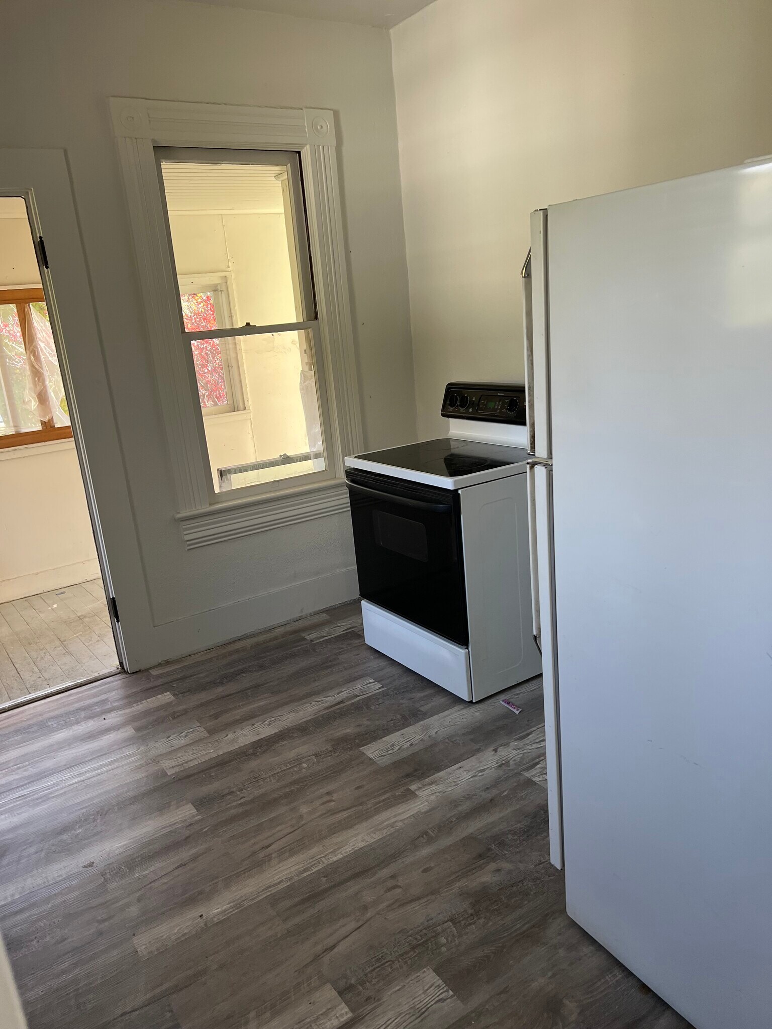 Building Photo - 404 N Main St