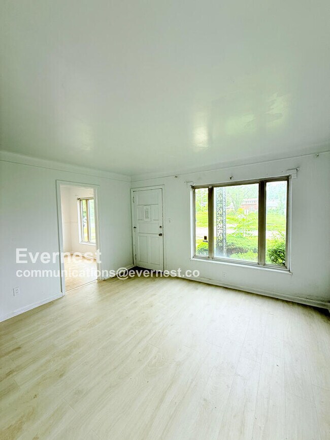 Building Photo - 18184 Riopelle St