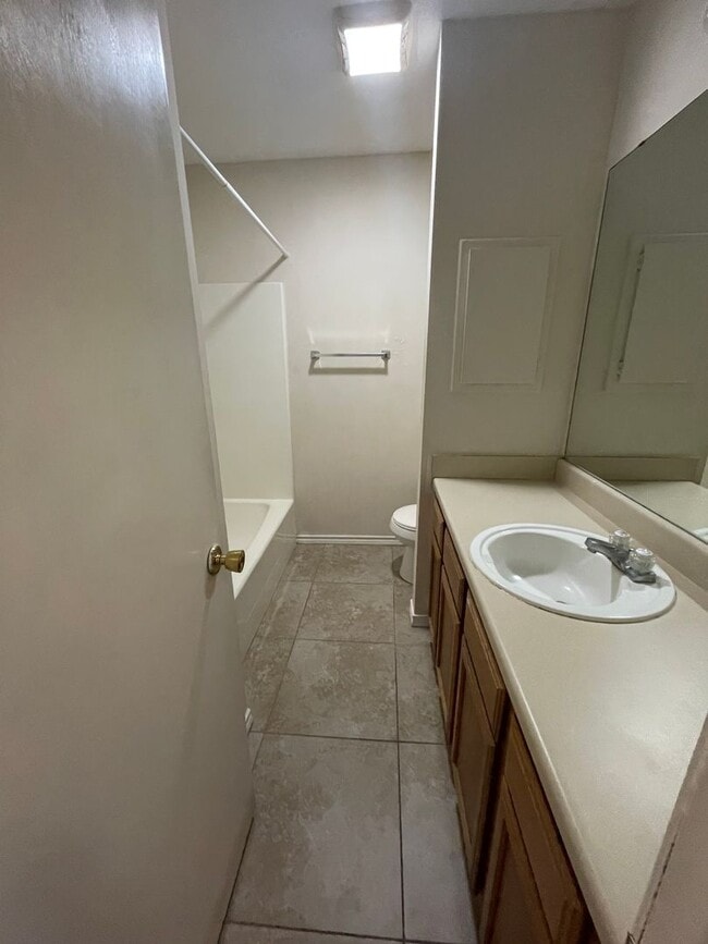 Building Photo - END OF JULY 2025 PRE-LEASE!  Spacious 3 Be...