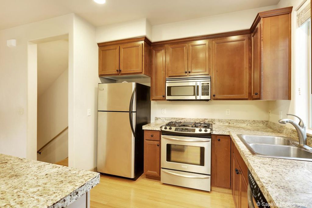 Building Photo - 1916 NE 49th Way