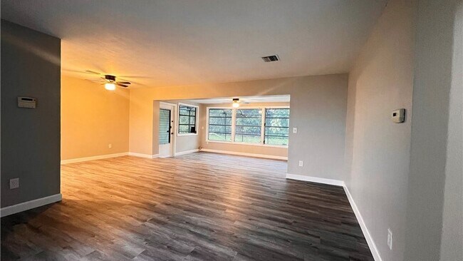 Building Photo - 733 Sesame Ct