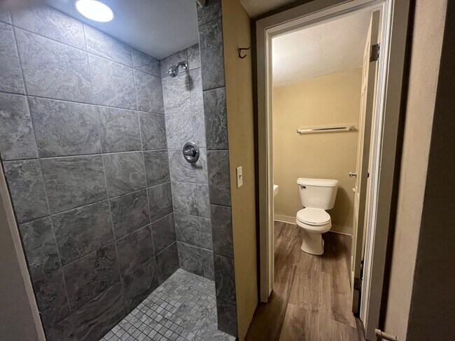 Building Photo - 474 N Herschel St