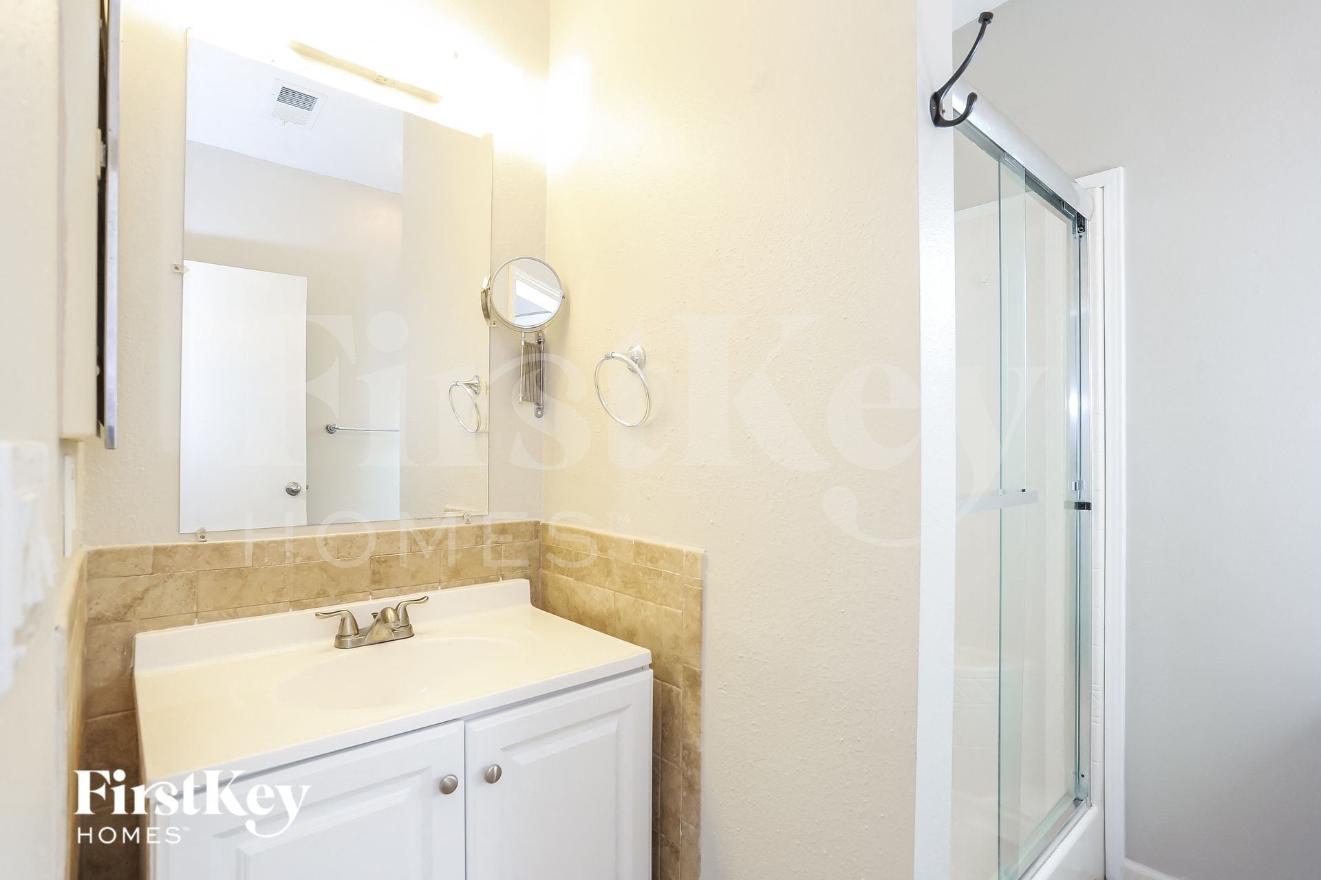 Building Photo - 805 35th Ave S