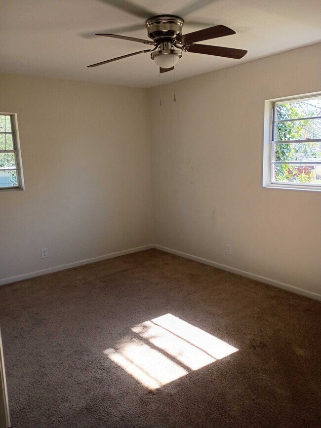 Building Photo - 3404 Covington Dr