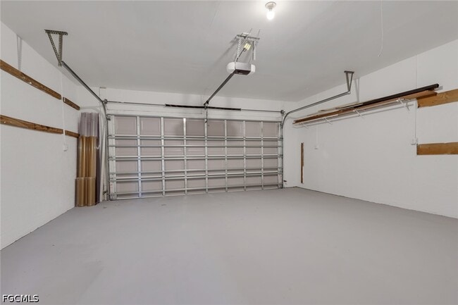 Building Photo - 5011 SW 16th Pl