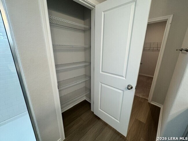 Building Photo - Newer Beautiful Home featuring 3-bedroom 2 Bath Plus office