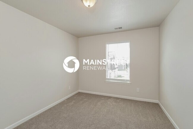 Building Photo - 4 Bedroom Pet-Friendly Home in Clinton, TN...