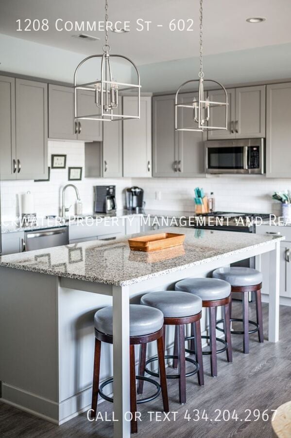 Building Photo - 1208 Commerce St