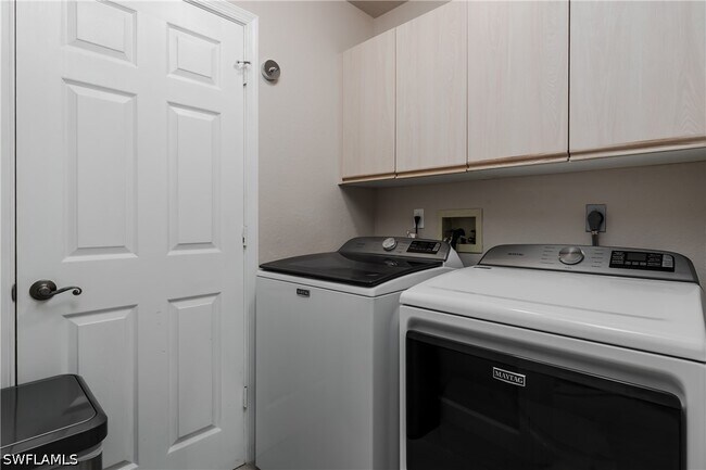 Building Photo - 7046 Barrington Cir