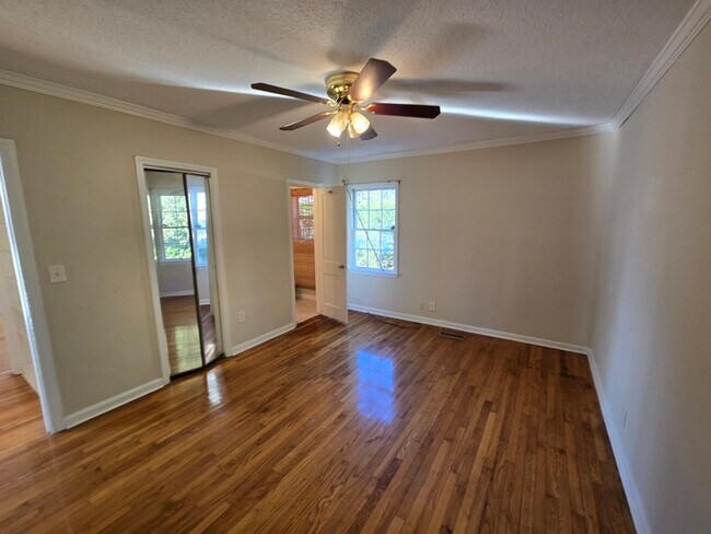 Building Photo - 3409 Alta Vista Dr