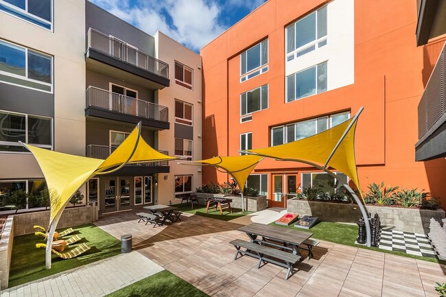 Building Photo - 300 W Washington Ave