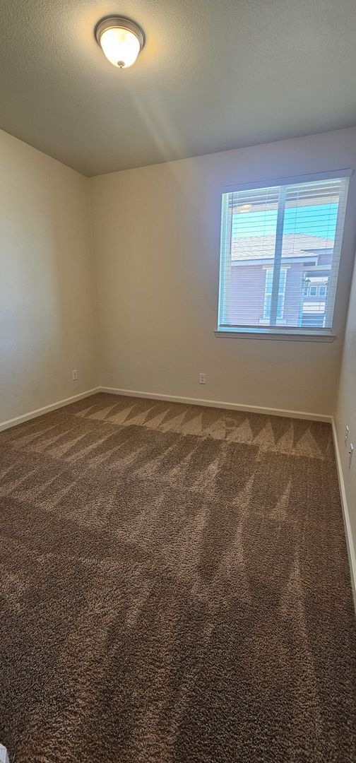 Building Photo - Arbor Villa Town House - Pet on Approval