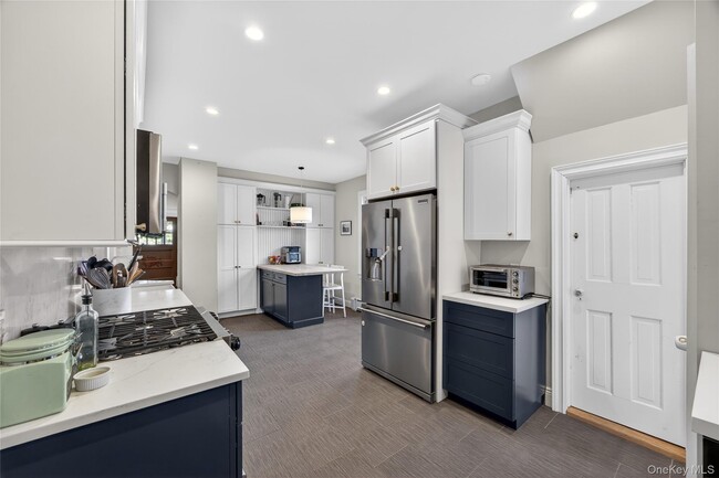 Building Photo - 121 Morris Ave