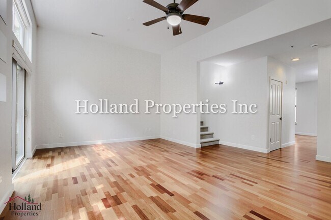 Building Photo - 6267 NE Carillion Dr