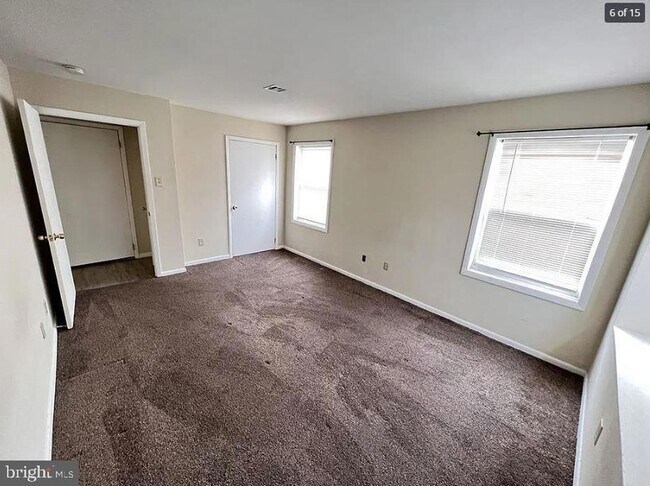 Building Photo - 700 N Franklin Blvd