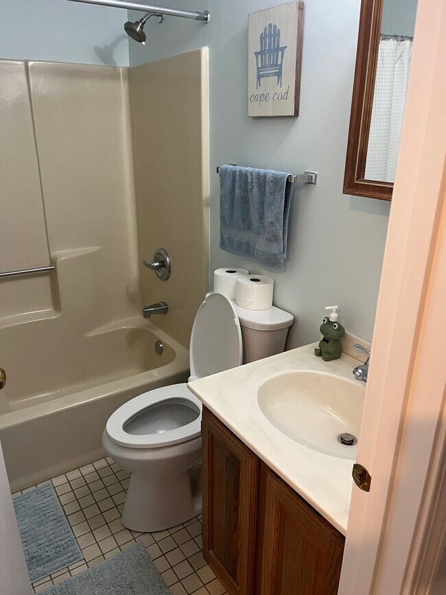 Building Photo - Fully updated 2Bd / 2Br Bassett Pond Condo...