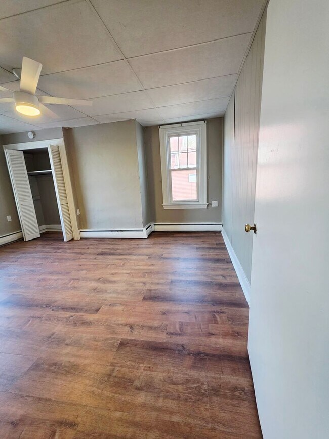 Building Photo - 20 Walnut St