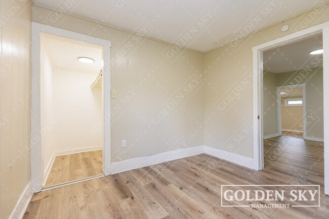 Building Photo - 1704 W 15th St