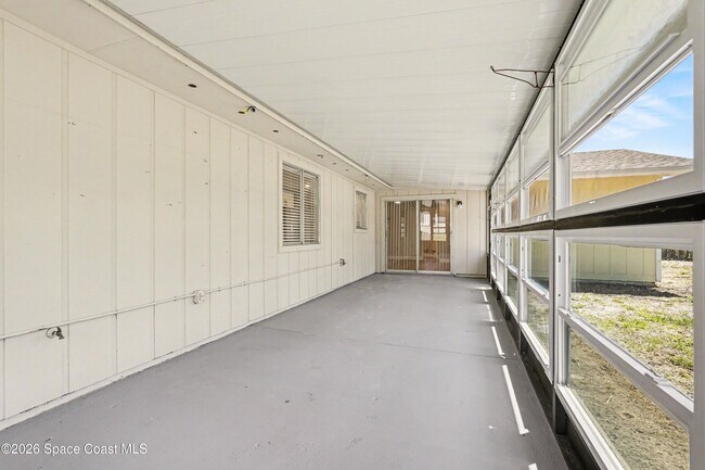 Building Photo - 320 Algiers Ave SE