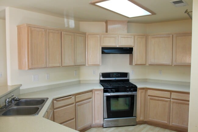 Building Photo - 3 Bedroom, 2 Bath With Appliances