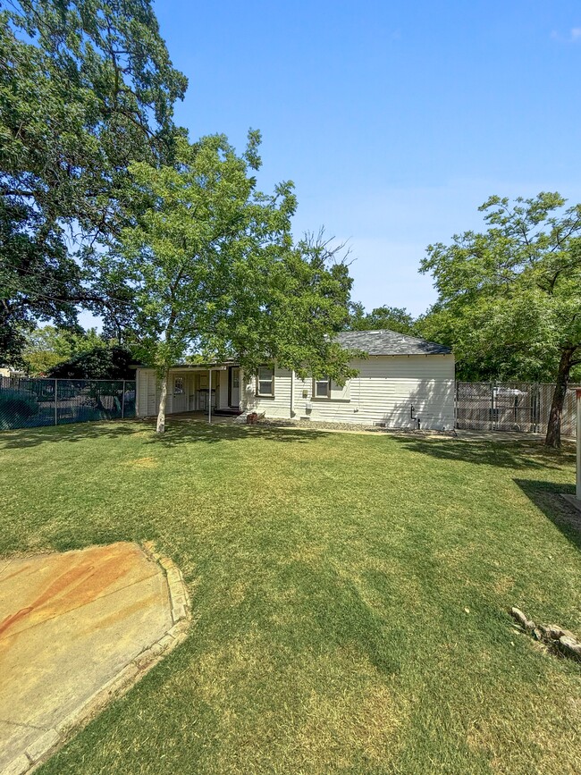 Building Photo - 1730 McKinley Ave