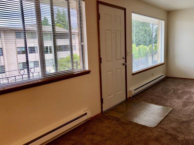 Building Photo - Laurel Apartments - 2 bedrooms