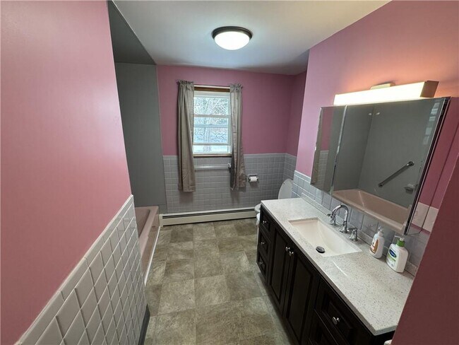 Building Photo - 22 Overhill Rd