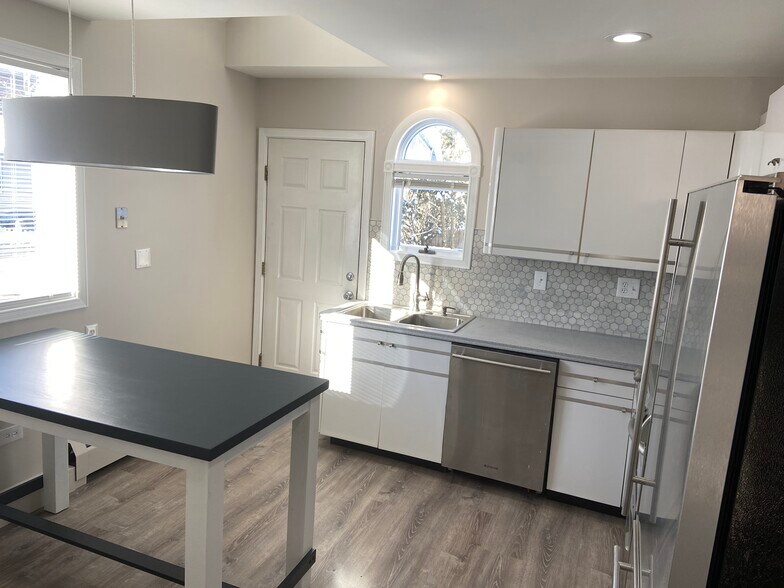 Building Photo - 50 Carteret St