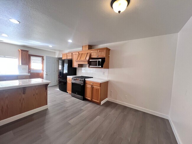 Building Photo - EBS T 37565