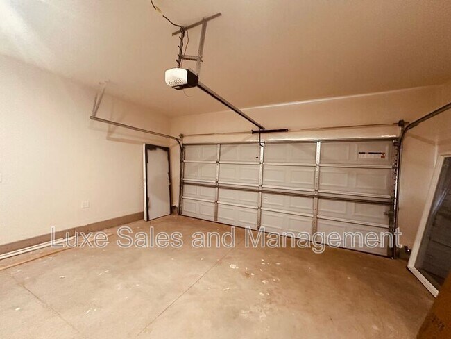 Building Photo - 8229 NW 163rd Ter