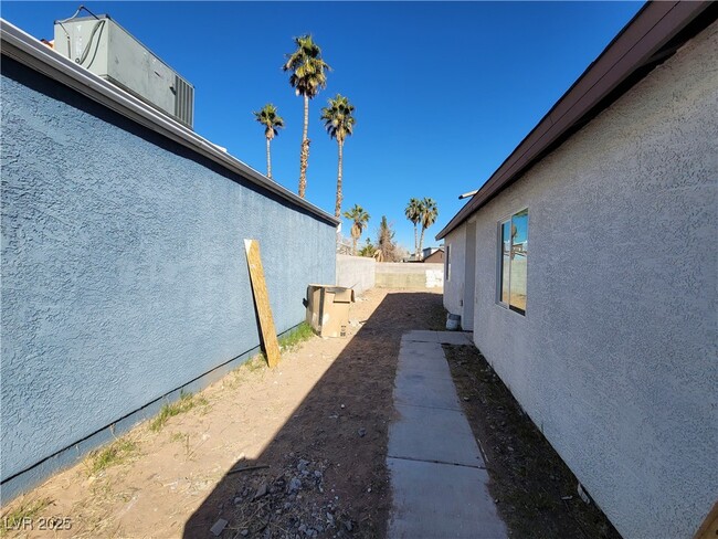 Building Photo - 7324 Empress Dr