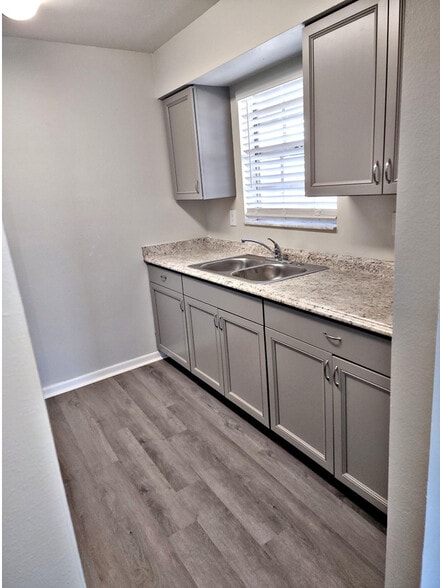 Building Photo - Drexel Court Apartments-RENT SPECIALS