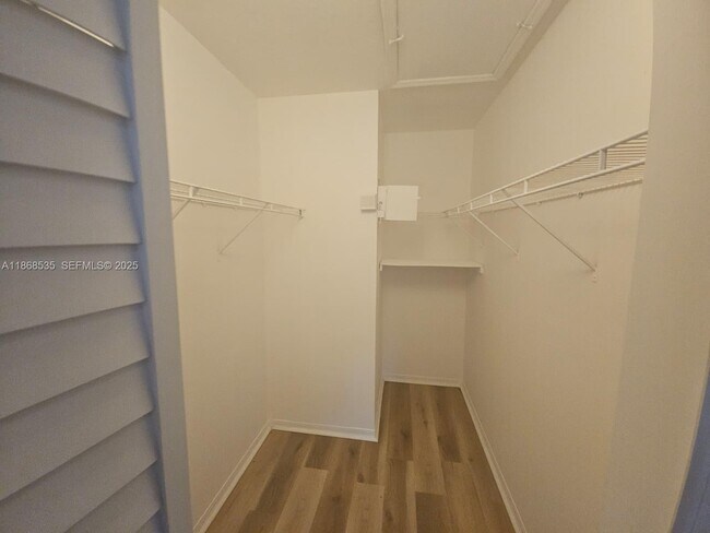 Building Photo - 1241 SE 29th St