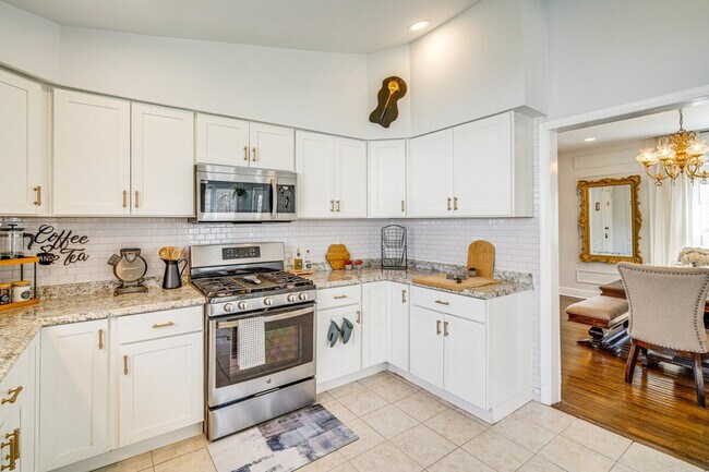 Building Photo - 6127 Longwood Ave