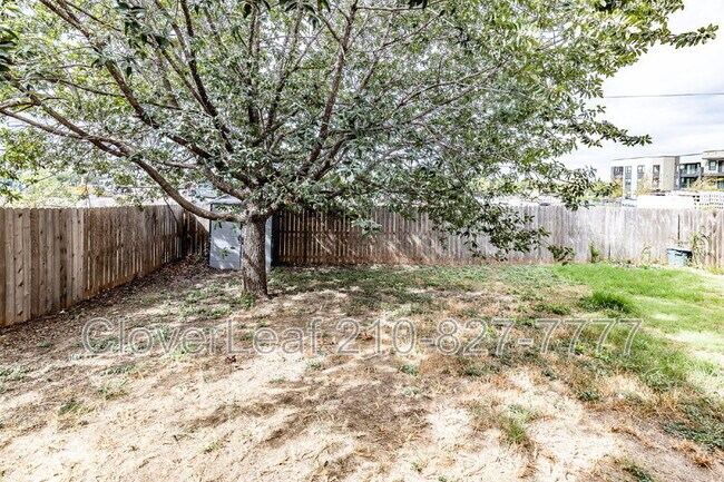 Building Photo - 105 Corral Fence