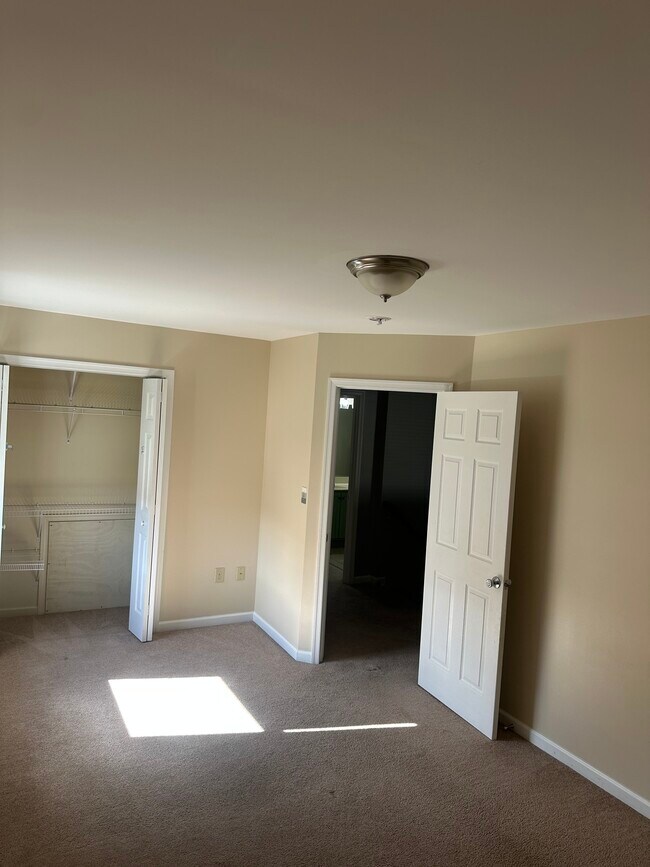 Building Photo - 30 Millbrook Court