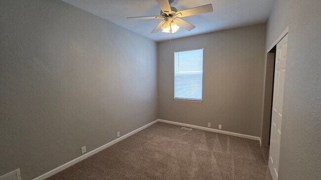 Building Photo - 3 Bedroom 2 Bath Home With Large Unfinished Basement