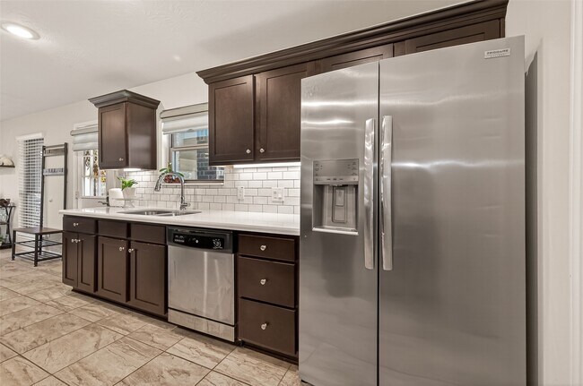 Building Photo - 6546 Grapevine Bend