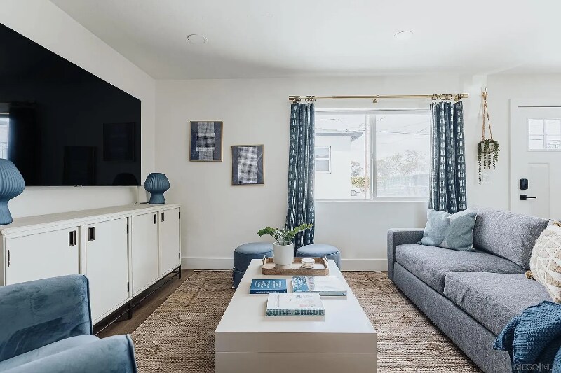 Building Photo - 1231 Center Ave