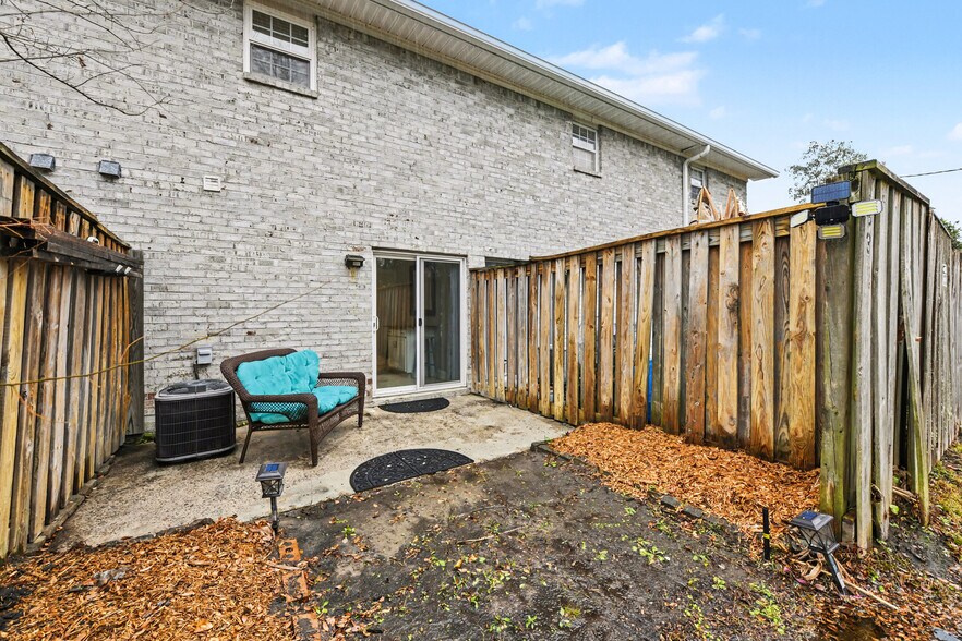 Building Photo - 507 Stinson Dr