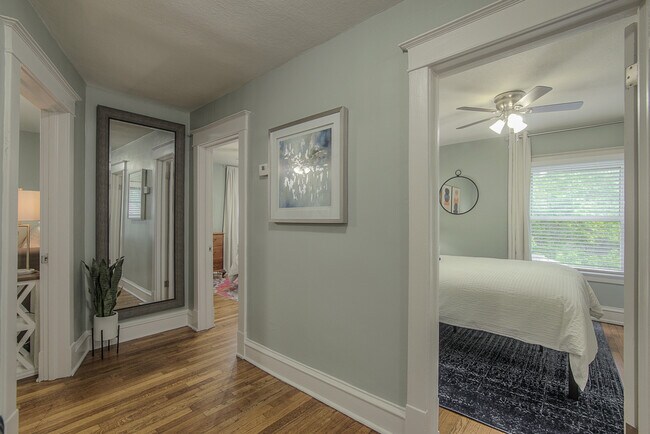 Building Photo - 1145 W 41st Terrace