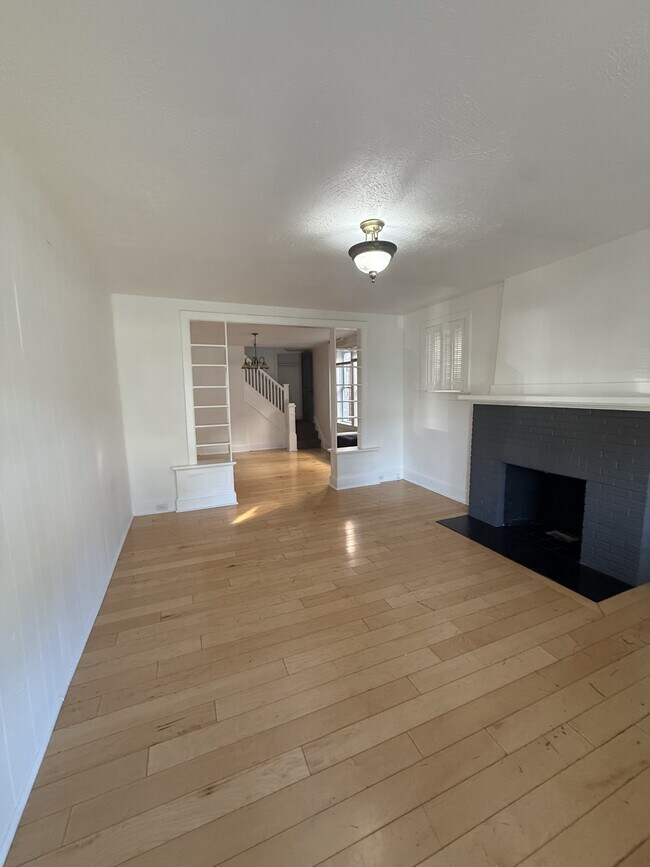 Building Photo - 3005 Derry St