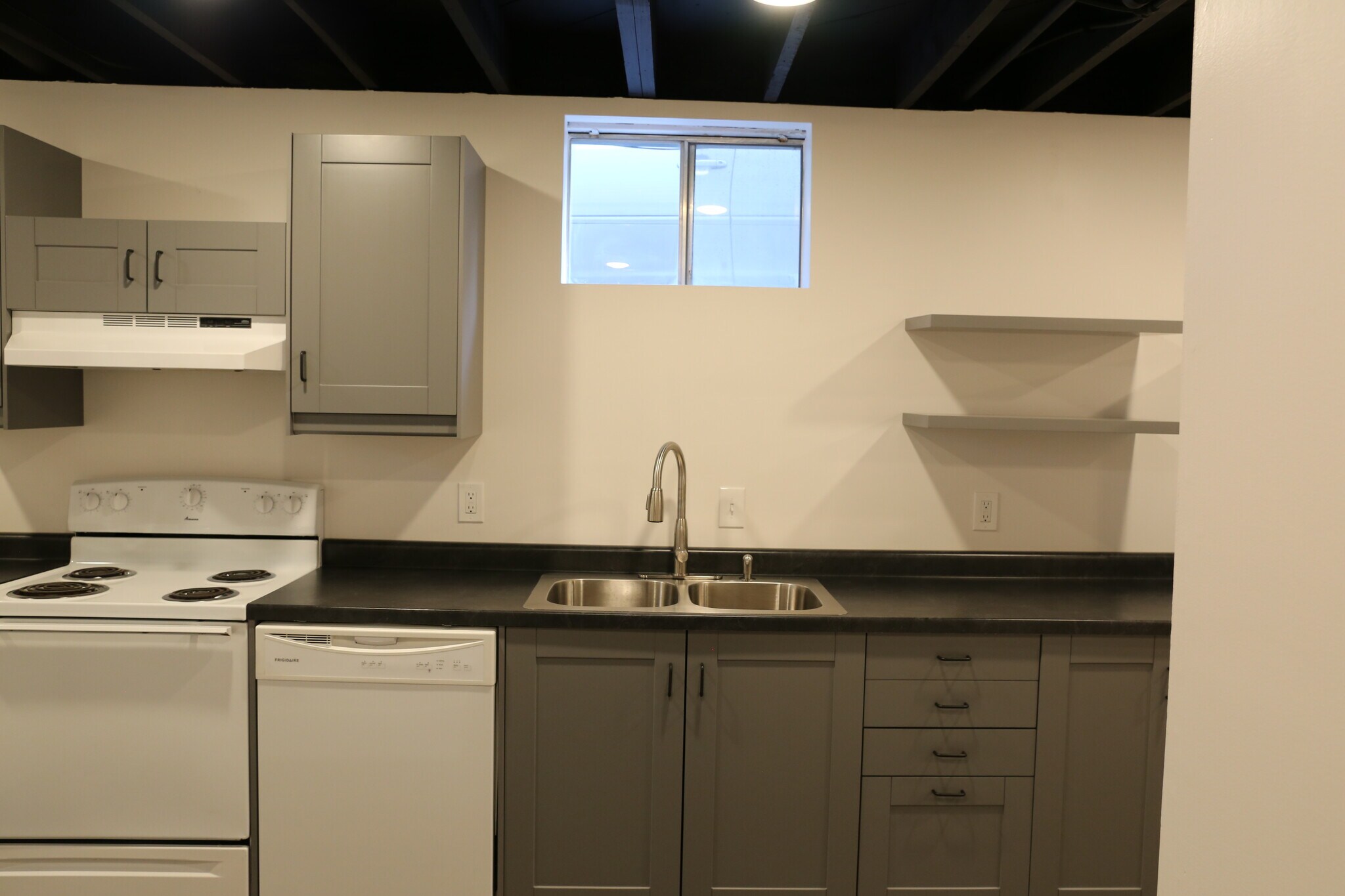 kitchen - 1511 Leavenworth St