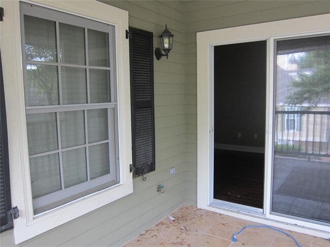 Building Photo - 5213 SW 91st Dr