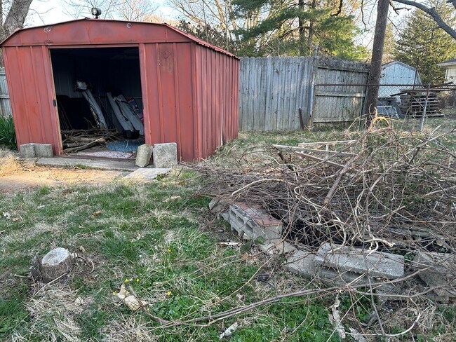 Building Photo - 2425 N Headley Rd