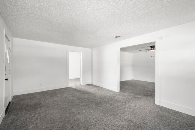 Building Photo - 904 Mansfield St