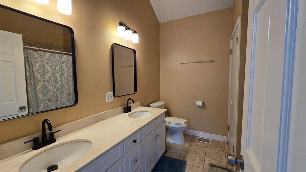 Primary Bathroom - 1733 W Crystal St